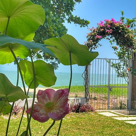 Smell Rose Beach Garden Batu Feringgi Dış mekan fotoğraf